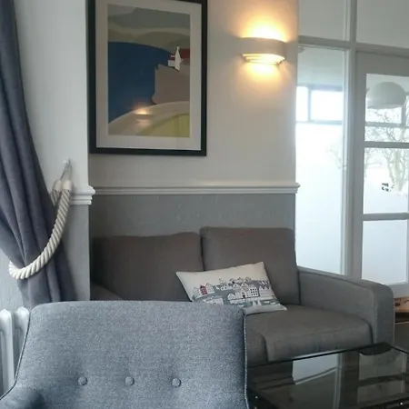 Hotel The White