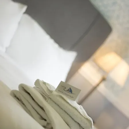Hotel The White
