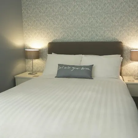 Otel The White