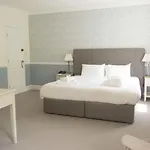 The White 4*